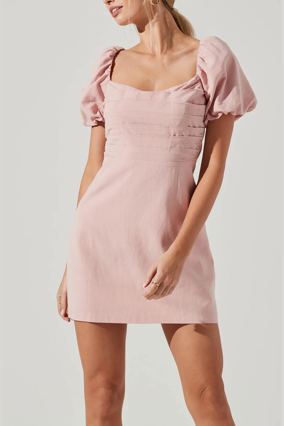 Dekolteli Pudra Elbise